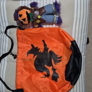 Rare Find!Vtg Pumpkin scarecrow 9" with the flying witch drawstring bag